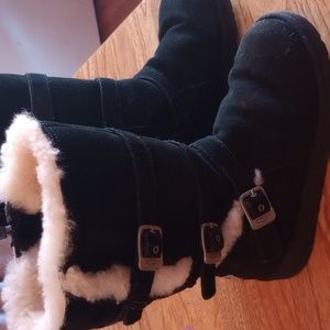 UGG Bailey LIKE NEW!! Three Buckle Black Boots size 4